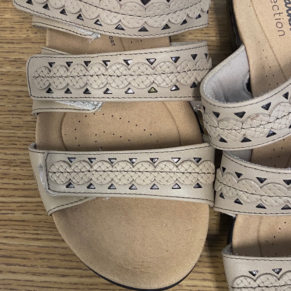 Clarks Women's Tan Strap Sandals - Picture 2 of 7